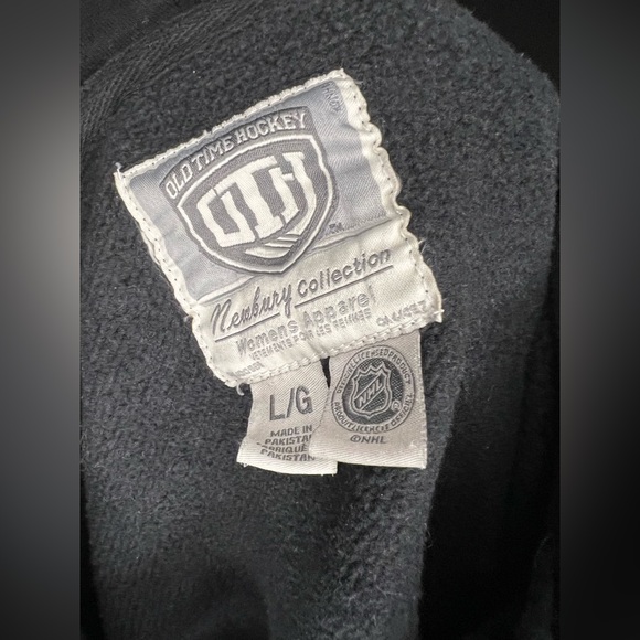 OldTime Hockey Chicago Blackhawks Women’s Hoodie - Picture 2 of 2